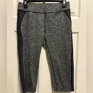 Oiselle crop leggings size medium.